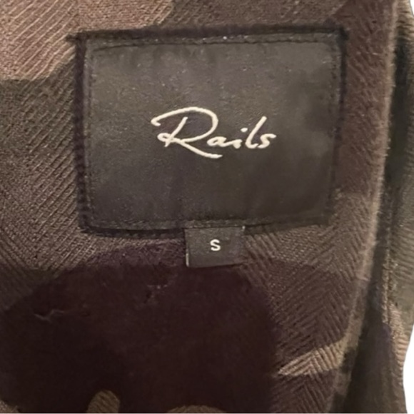 RAILS Size S "Hunter" Button-down Shirt in Camo Forest - Picture 8 of 12